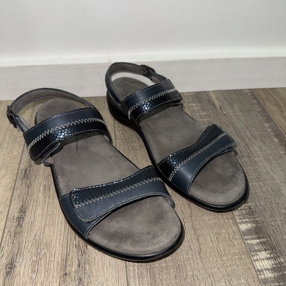 SAS Nudu Heel Sandals Women's Size 9M Navy/Blue Python Scale Pattern Slide